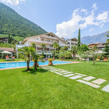 Glanzhof Hotel & Apartments Marlengo Bagian luar foto