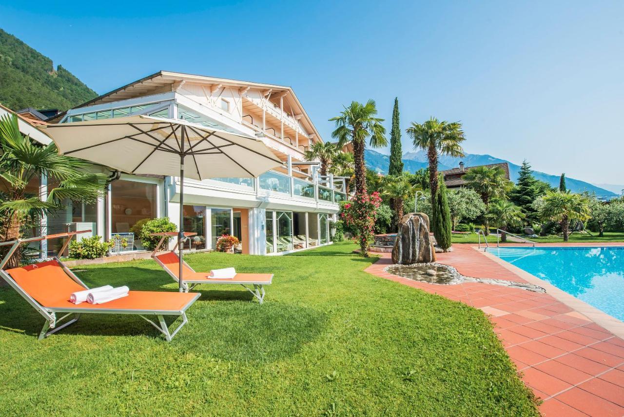 Glanzhof Hotel & Apartments Marlengo Bagian luar foto