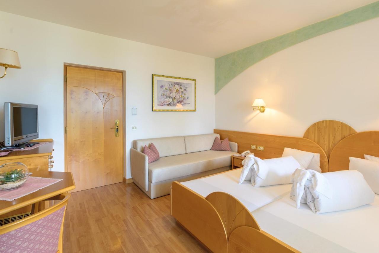 Glanzhof Hotel & Apartments Marlengo Bagian luar foto