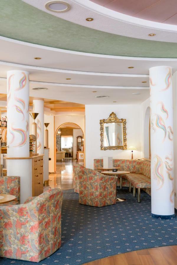 Glanzhof Hotel & Apartments Marlengo Bagian luar foto