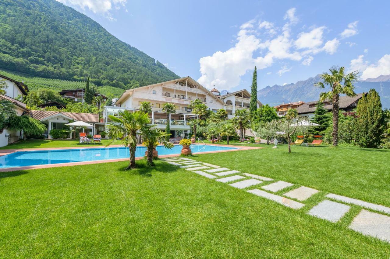 Glanzhof Hotel & Apartments Marlengo Bagian luar foto