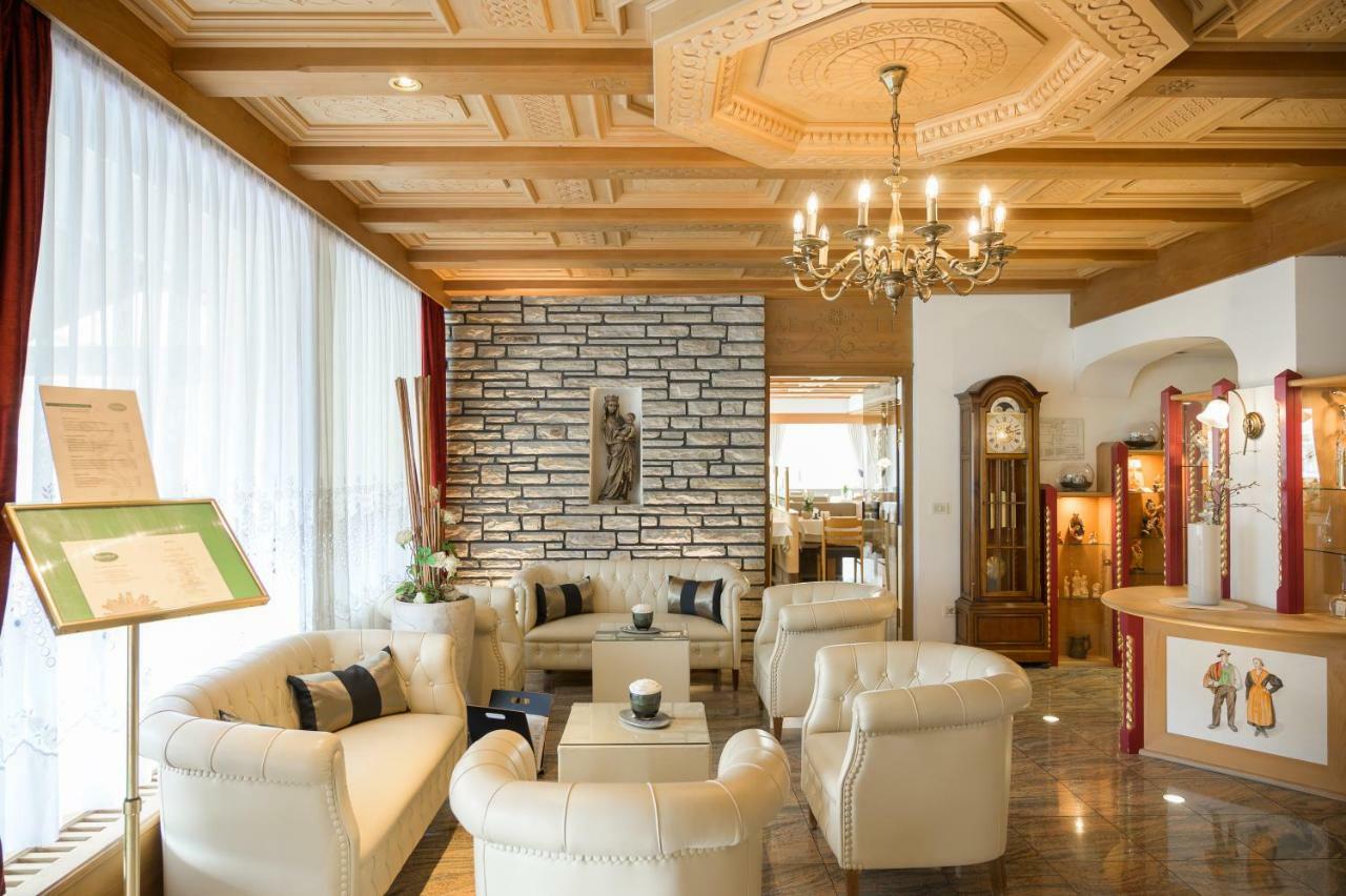 Glanzhof Hotel & Apartments Marlengo Bagian luar foto