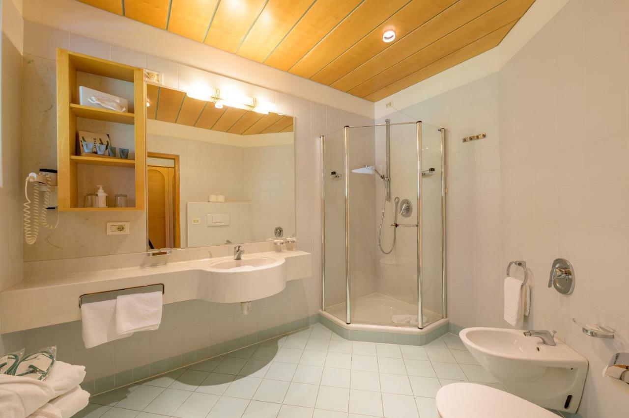 Glanzhof Hotel & Apartments Marlengo Bagian luar foto